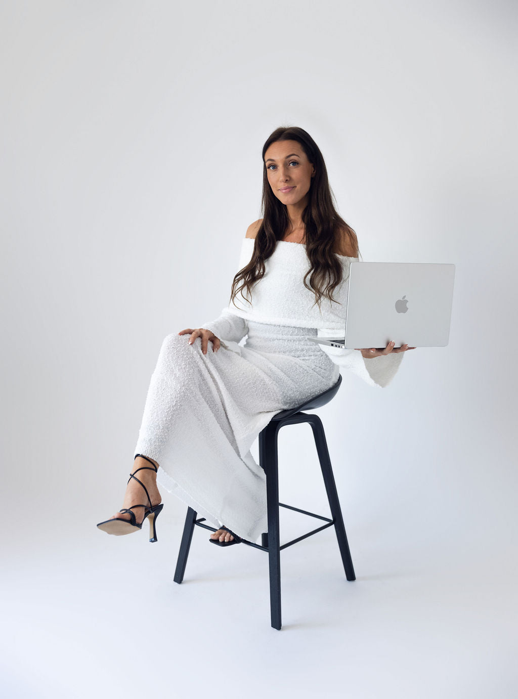 ONLINE VOLUME LASHES COURSE