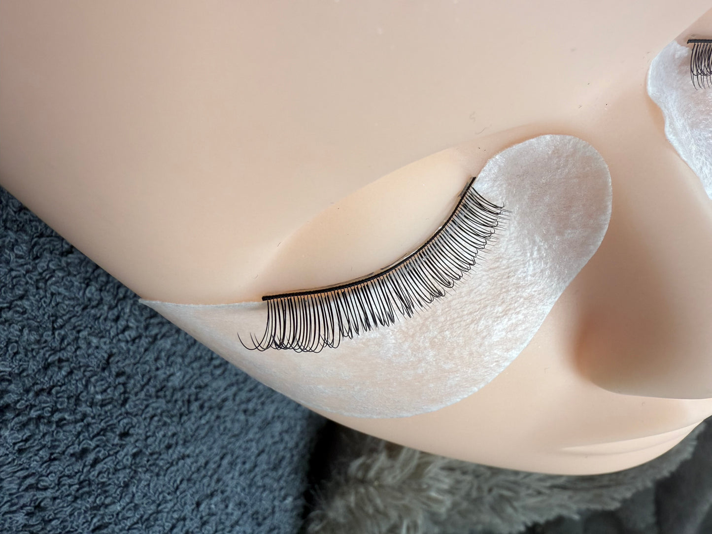 ONLINE SINGLE LASHES KURSUS