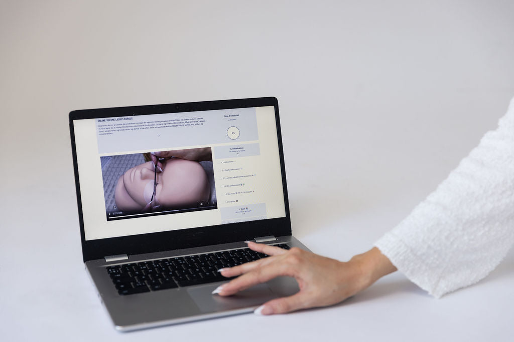 ONLINE VOLUME LASHES COURSE